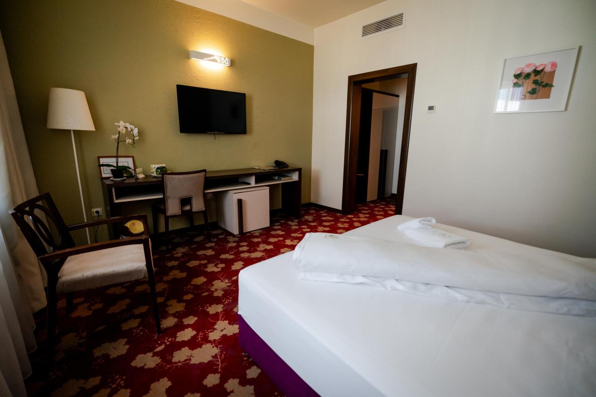 Hotel Relax Craiova Kültér fotó